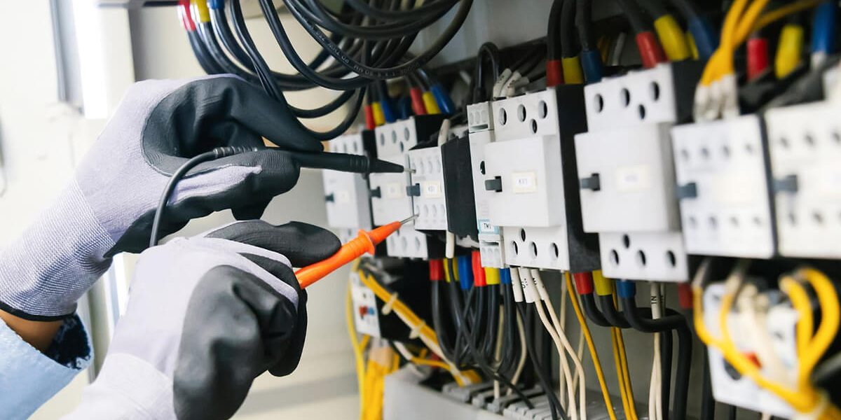 - Izobrazba za elektrotehničare