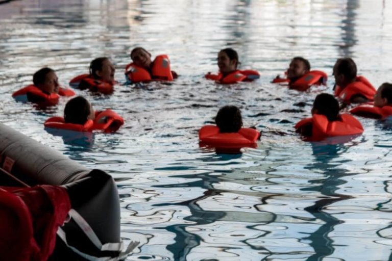 Helicopter underwater escape training